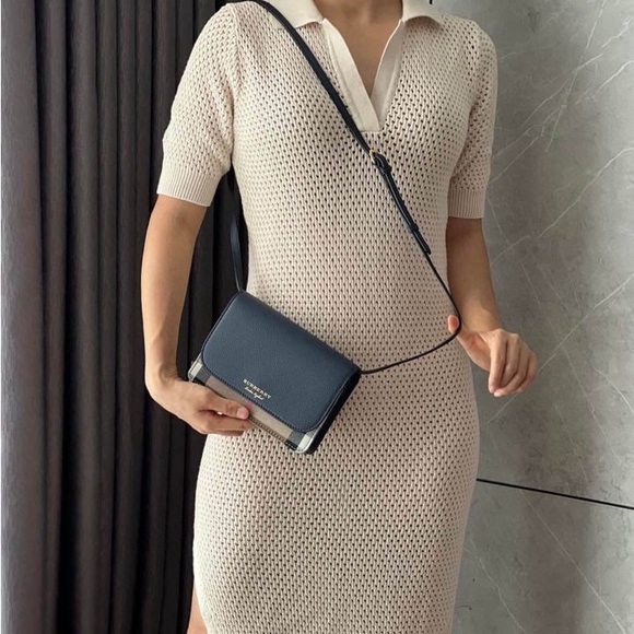 Burberry classic check leather crossbody bag with detachable/ adjustable strap - Picture 5 of 9